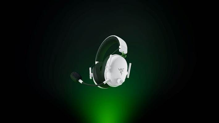Razer BlackShark V3 White Edition para Xbox en color blanco con micrófono desmontable y diseño gamer