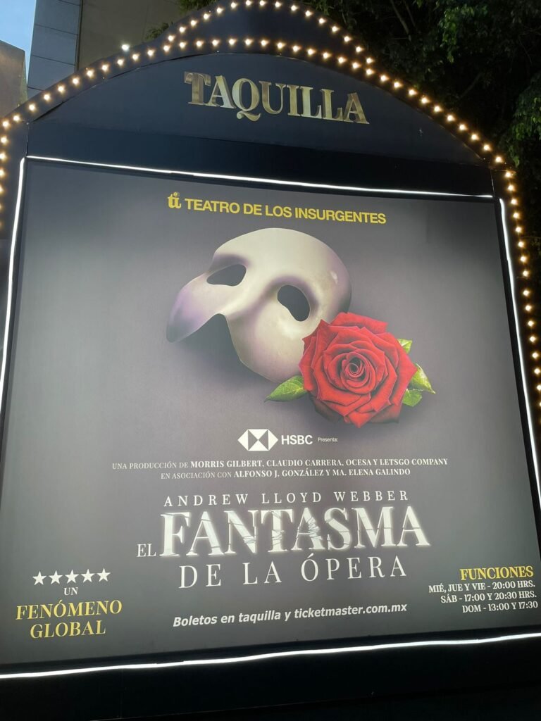 Alfombra Roja y función El Fantasma de la Opera (Teatro de los insurgentes)