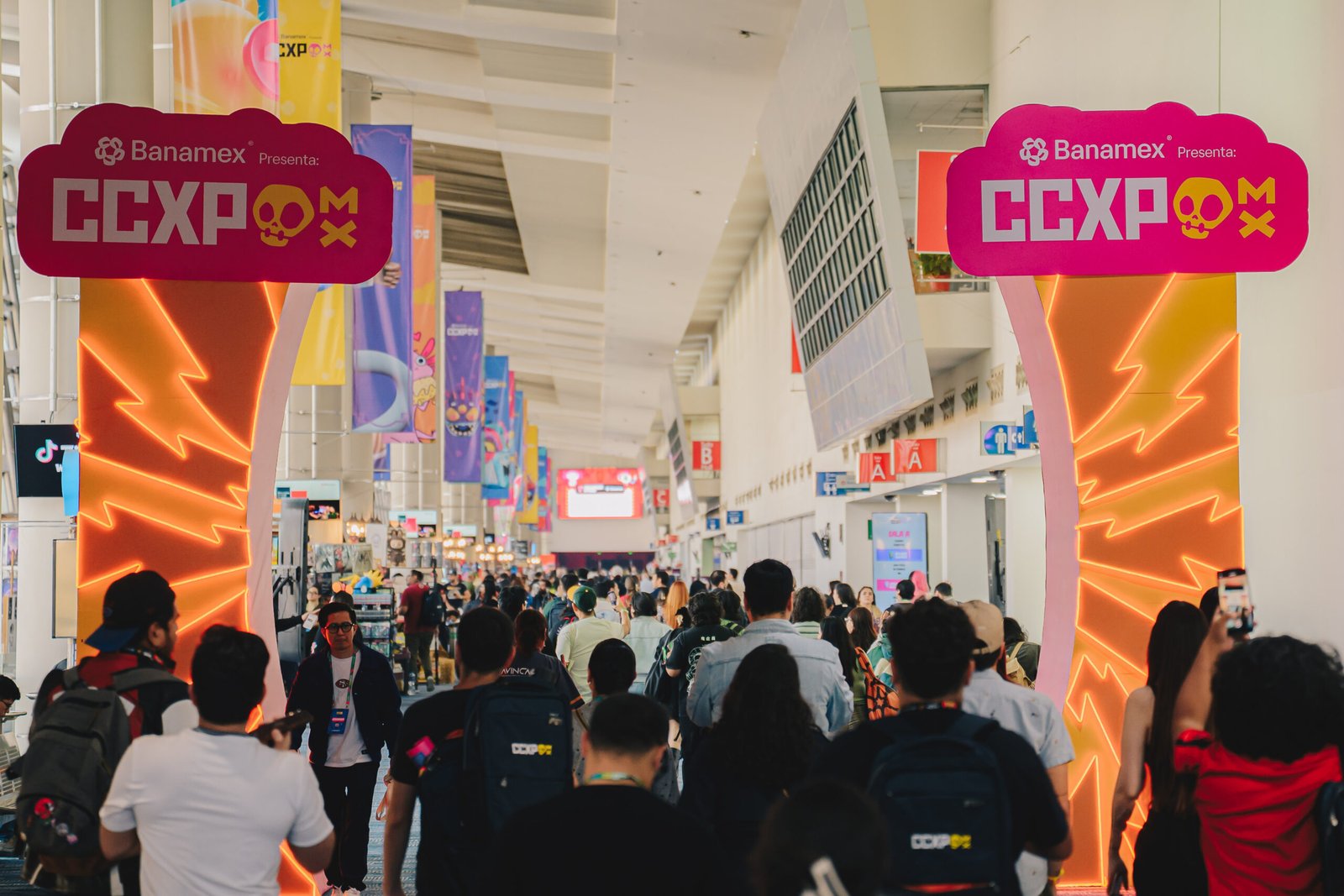 CCXPMX26 Spoiler Night by Viva asistentes y activaciones