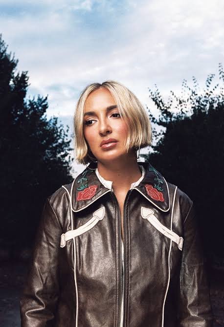 Paula Mattheus eleva su música con “Todo lo alto que quiera”